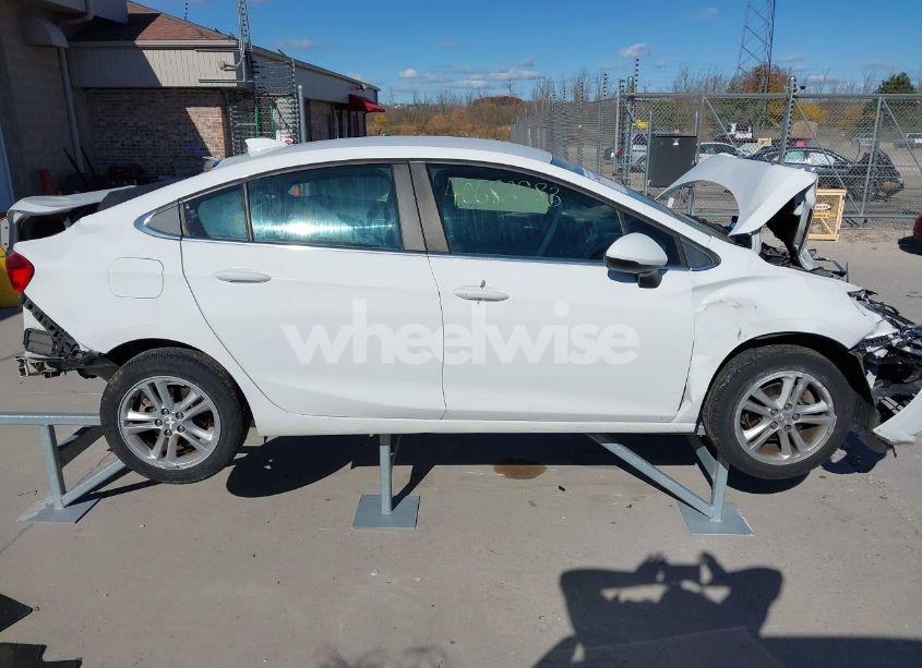 Photo 14 of 2017 Chevrolet Cruze LT AUTO (VIN 3G1BE5SM7HS531751)