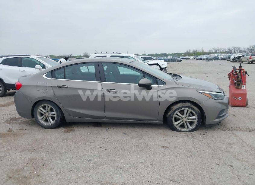 Photo 13 of 2017 Chevrolet Cruze LT AUTO (VIN 3G1BE5SM8HS571188)