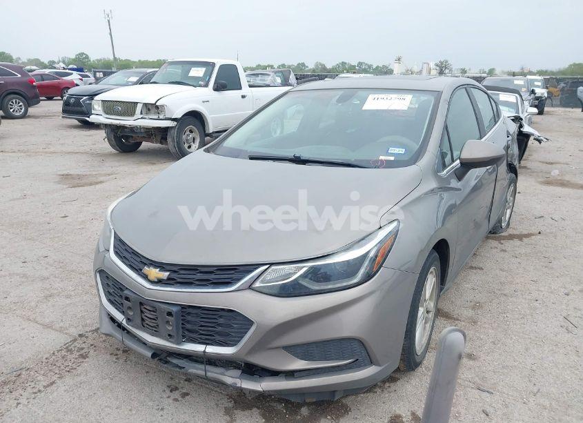 Photo 2 of 2017 Chevrolet Cruze LT AUTO (VIN 3G1BE5SM8HS571188)
