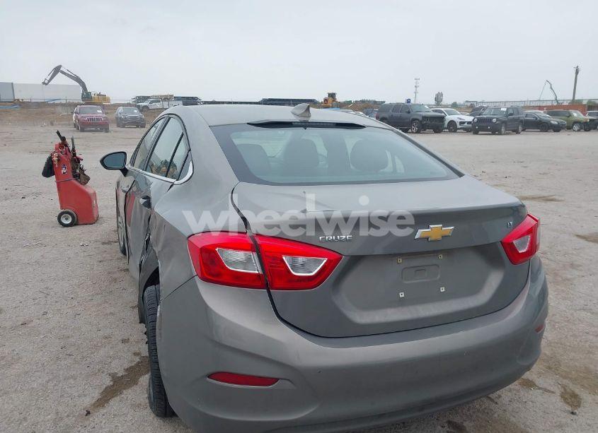Photo 3 of 2017 Chevrolet Cruze LT AUTO (VIN 3G1BE5SM8HS571188)