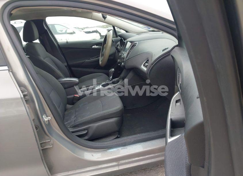 Photo 5 of 2017 Chevrolet Cruze LT AUTO (VIN 3G1BE5SM8HS571188)