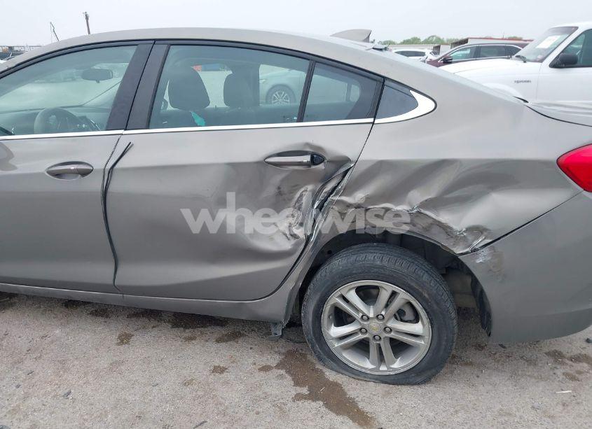 Photo 6 of 2017 Chevrolet Cruze LT AUTO (VIN 3G1BE5SM8HS571188)