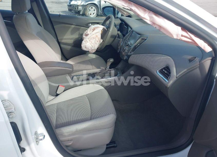 Photo 5 of 2017 Chevrolet Cruze LT AUTO (VIN 3G1BE6SM0HS589965)