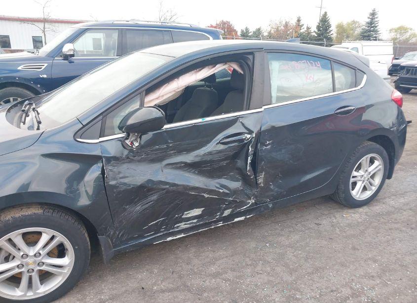 Photo 6 of 2018 Chevrolet Cruze LT AUTO (VIN 3G1BE6SM0JS653329)