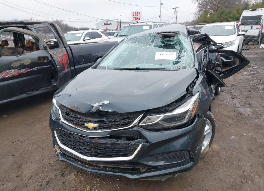 Photo 2 of 2018 Chevrolet Cruze LT AUTO (VIN 3G1BE6SM0JS653668)