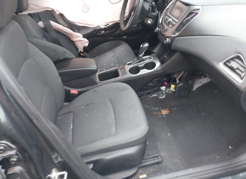 Photo 5 of 2018 Chevrolet Cruze LT AUTO (VIN 3G1BE6SM0JS653668)