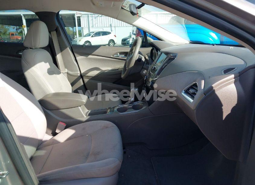 Photo 5 of 2017 Chevrolet Cruze LT AUTO (VIN 3G1BE6SM1HS538359)