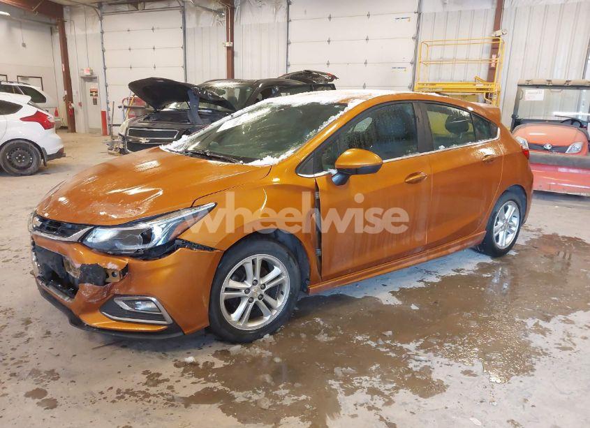 Photo 2 of 2017 Chevrolet Cruze LT AUTO (VIN 3G1BE6SM1HS540175)