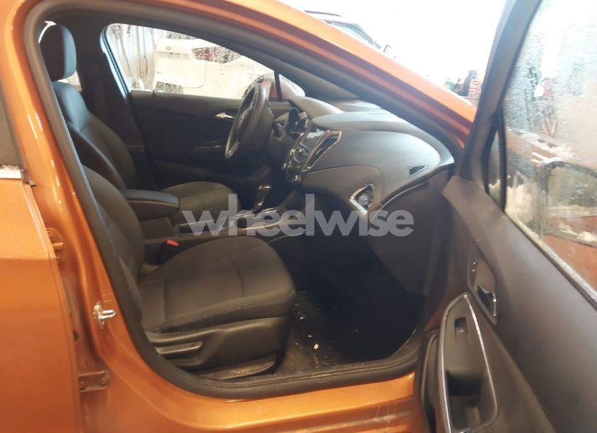 Photo 5 of 2017 Chevrolet Cruze LT AUTO (VIN 3G1BE6SM1HS540175)