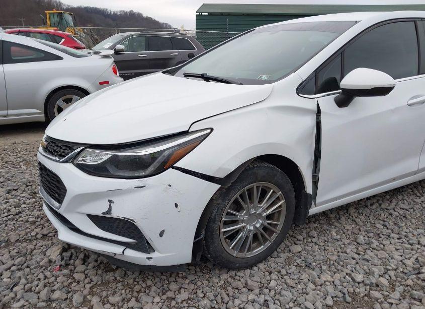 Photo 6 of 2017 Chevrolet Cruze LT AUTO (VIN 3G1BE6SM1HS569854)