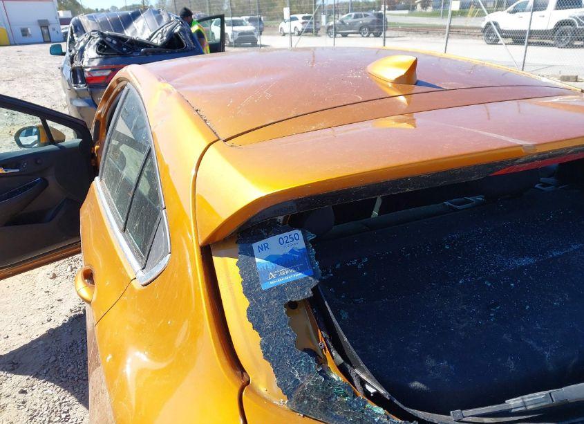 Photo 6 of 2017 Chevrolet Cruze LT AUTO (VIN 3G1BE6SM1HS583561)