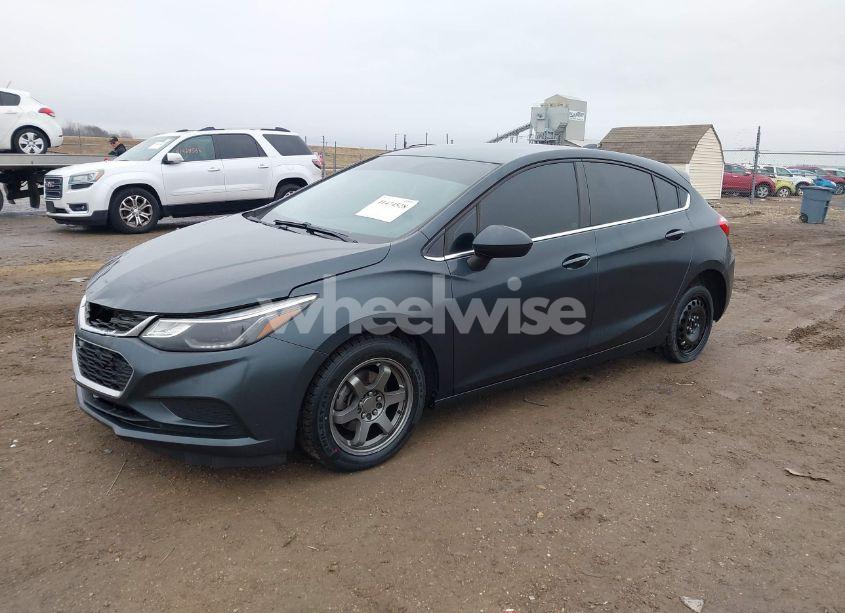 Photo 2 of 2017 Chevrolet Cruze LT AUTO (VIN 3G1BE6SM1HS591563)