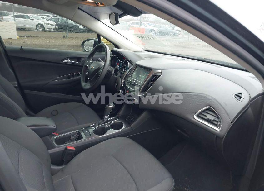 Photo 5 of 2017 Chevrolet Cruze LT AUTO (VIN 3G1BE6SM1HS591563)