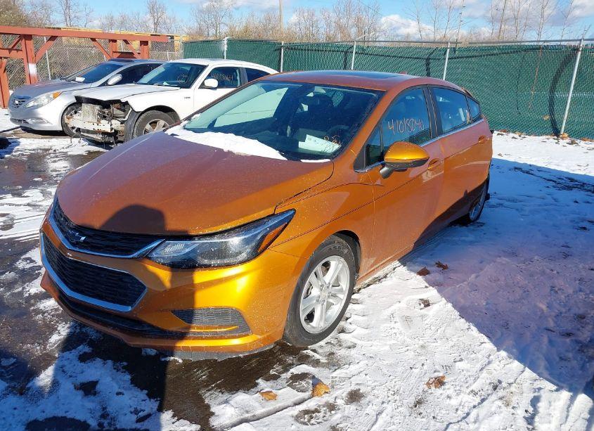 Photo 2 of 2017 Chevrolet Cruze LT AUTO (VIN 3G1BE6SM1HS599405)