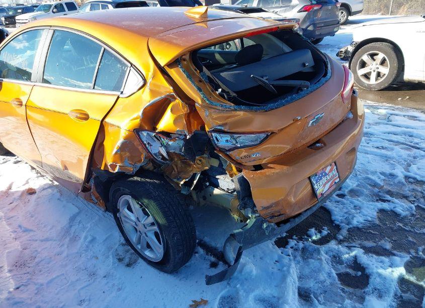 Photo 6 of 2017 Chevrolet Cruze LT AUTO (VIN 3G1BE6SM1HS599405)