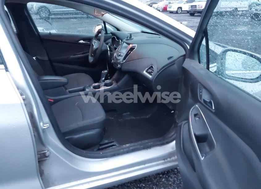 Photo 5 of 2017 Chevrolet Cruze LT AUTO (VIN 3G1BE6SM1HS608703)