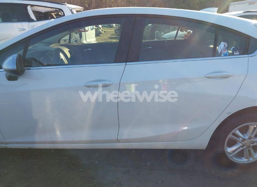 Photo 14 of 2018 Chevrolet Cruze LT AUTO (VIN 3G1BE6SM1JS587468)