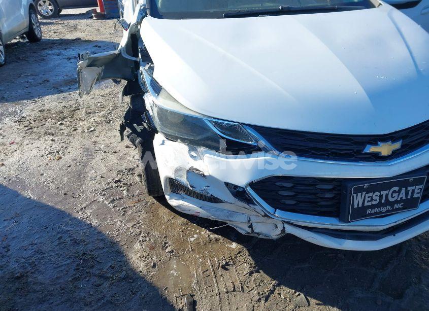 Photo 6 of 2018 Chevrolet Cruze LT AUTO (VIN 3G1BE6SM1JS587468)