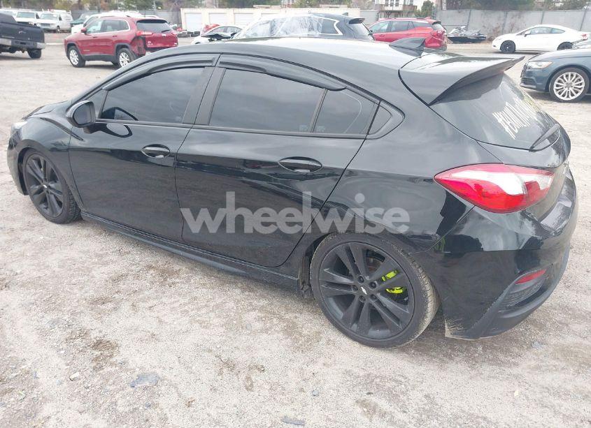 Photo 3 of 2018 Chevrolet Cruze LT (VIN 3G1BE6SM1JS591763)