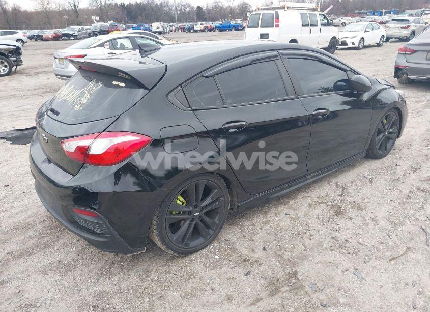 Photo 4 of 2018 Chevrolet Cruze LT (VIN 3G1BE6SM1JS591763)