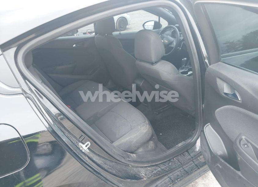 Photo 8 of 2018 Chevrolet Cruze LT (VIN 3G1BE6SM1JS591763)