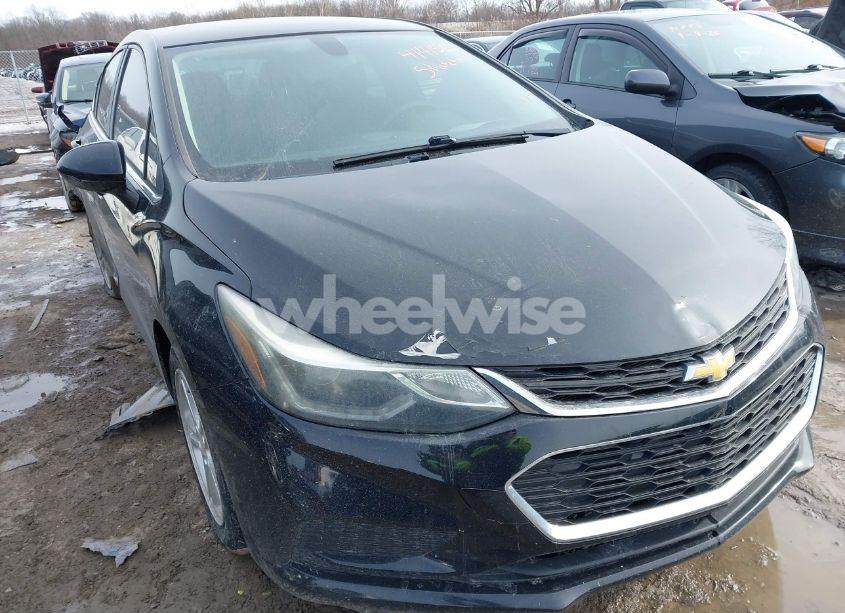 2018 Chevrolet Cruze LT AUTO (VIN 3G1BE6SM1JS603880) main photo