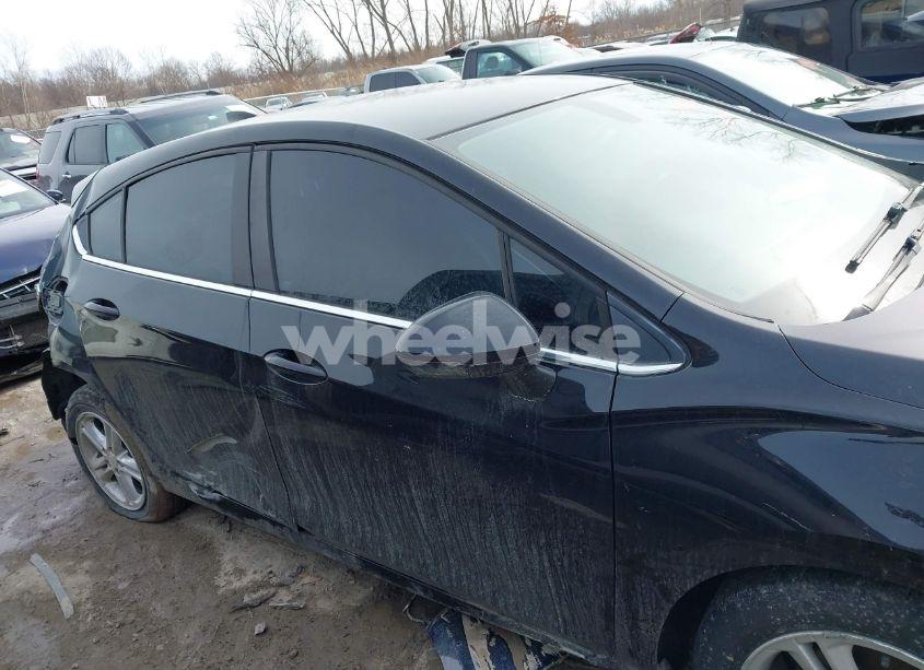 Photo 13 of 2018 Chevrolet Cruze LT AUTO (VIN 3G1BE6SM1JS603880)