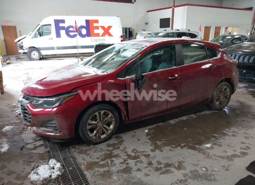 Photo 2 of 2019 Chevrolet Cruze LT (VIN 3G1BE6SM1KS562930)