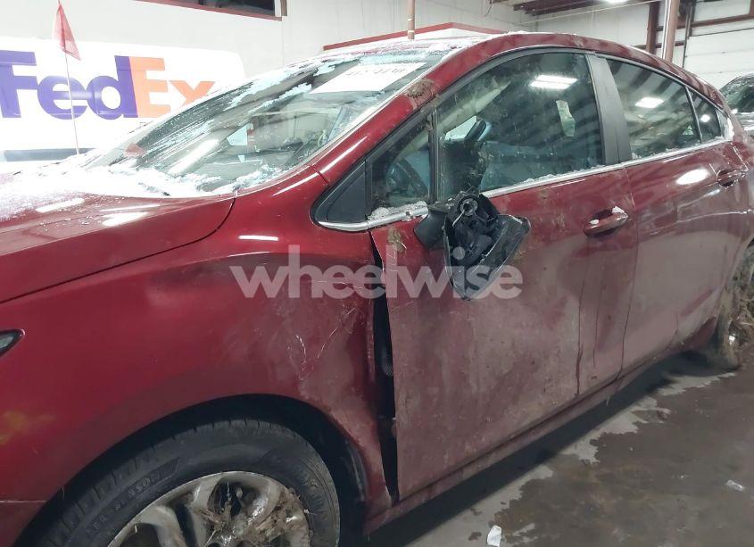 Photo 6 of 2019 Chevrolet Cruze LT (VIN 3G1BE6SM1KS562930)