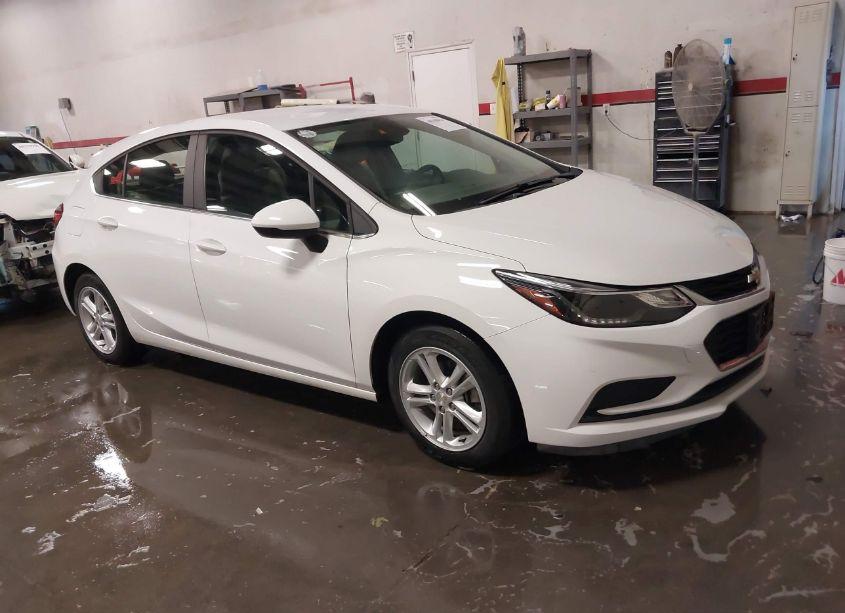 2017 Chevrolet Cruze LT AUTO (VIN 3G1BE6SM2HS523479) main photo