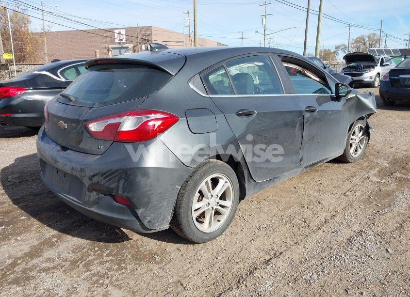 Photo 4 of 2017 Chevrolet Cruze LT AUTO (VIN 3G1BE6SM2HS541514)
