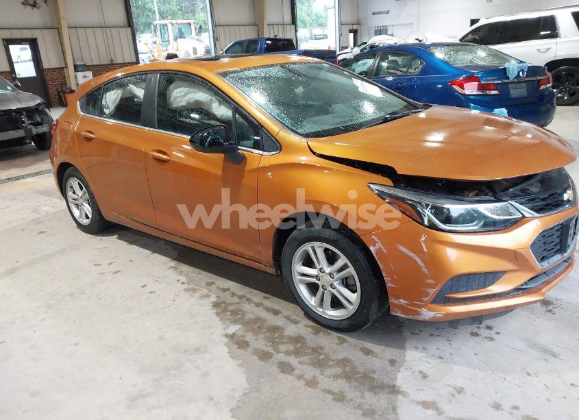2017 Chevrolet Cruze LT AUTO (VIN 3G1BE6SM2HS558071) main photo