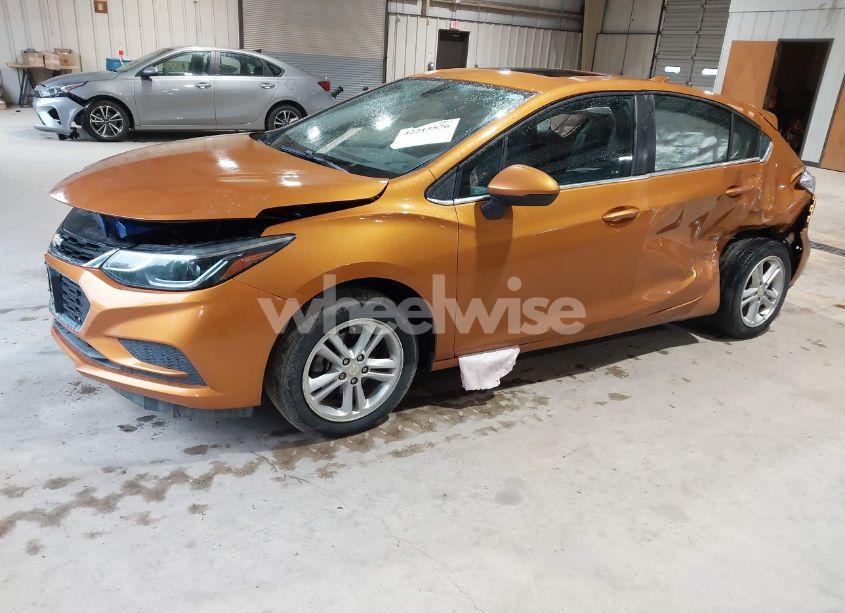 Photo 2 of 2017 Chevrolet Cruze LT AUTO (VIN 3G1BE6SM2HS558071)