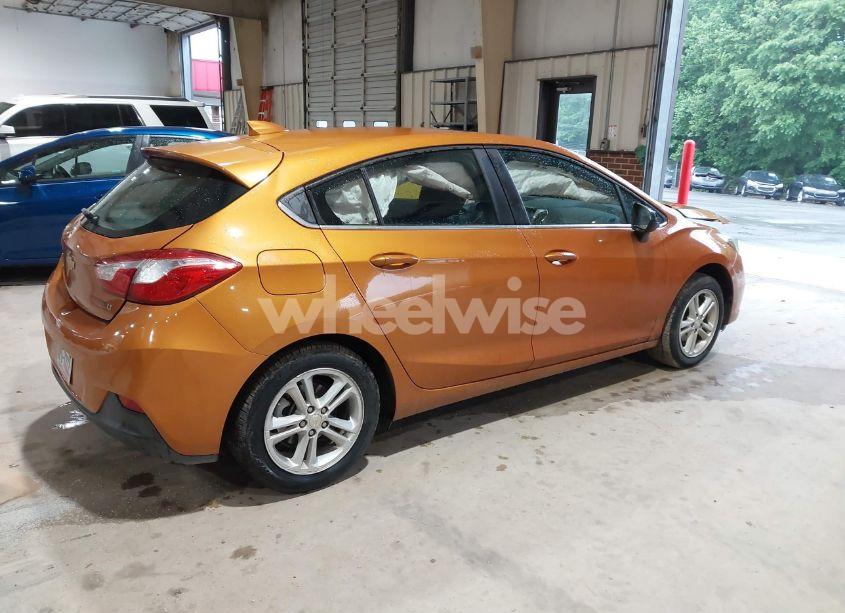 Photo 4 of 2017 Chevrolet Cruze LT AUTO (VIN 3G1BE6SM2HS558071)