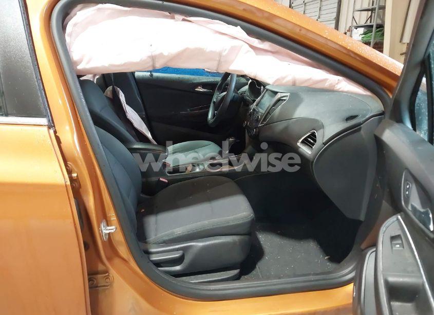 Photo 5 of 2017 Chevrolet Cruze LT AUTO (VIN 3G1BE6SM2HS558071)