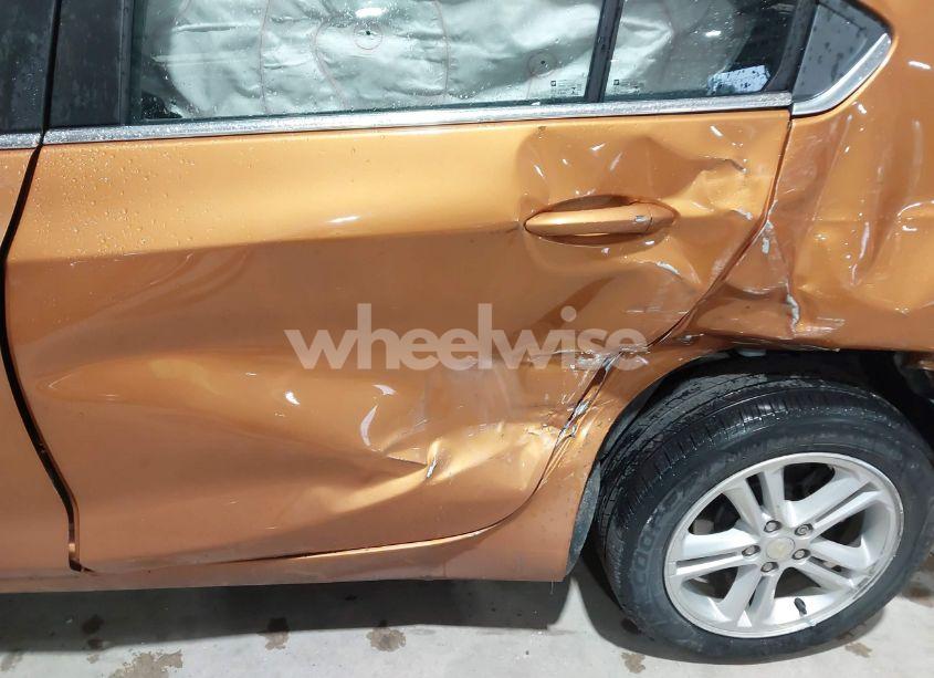 Photo 6 of 2017 Chevrolet Cruze LT AUTO (VIN 3G1BE6SM2HS558071)