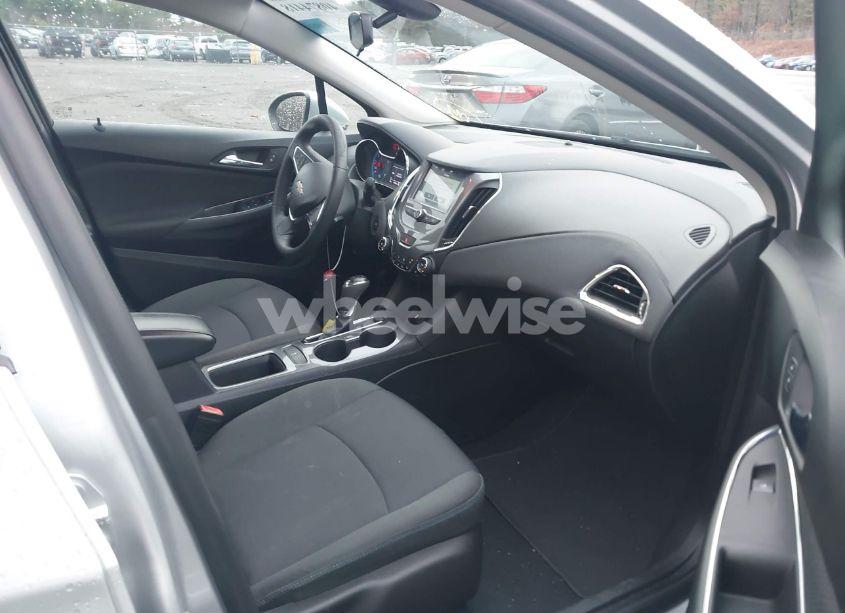 Photo 5 of 2017 Chevrolet Cruze LT AUTO (VIN 3G1BE6SM2HS588560)