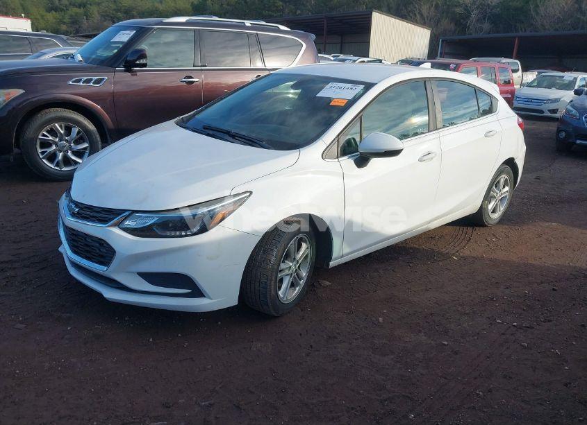 Photo 2 of 2018 Chevrolet Cruze LT AUTO (VIN 3G1BE6SM2JS602821)