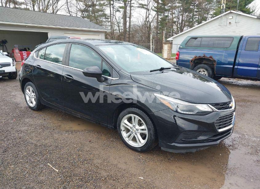 2018 Chevrolet Cruze LT AUTO (VIN 3G1BE6SM2JS606027) main photo