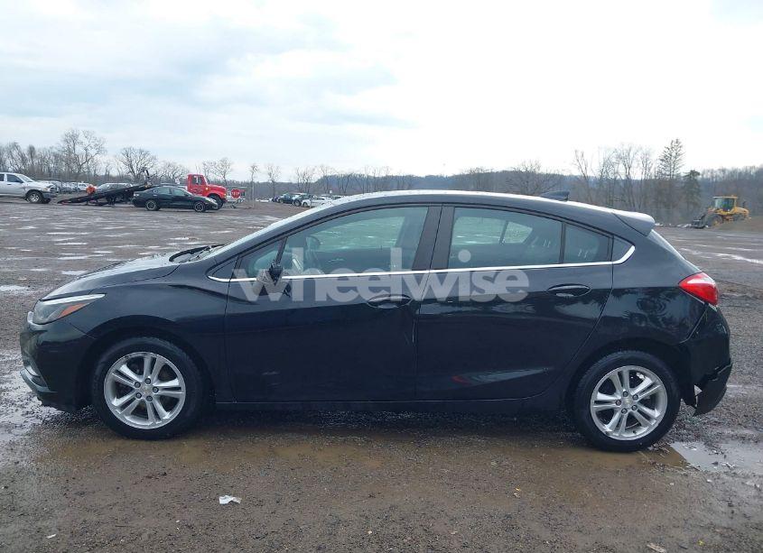 Photo 14 of 2018 Chevrolet Cruze LT AUTO (VIN 3G1BE6SM2JS606027)