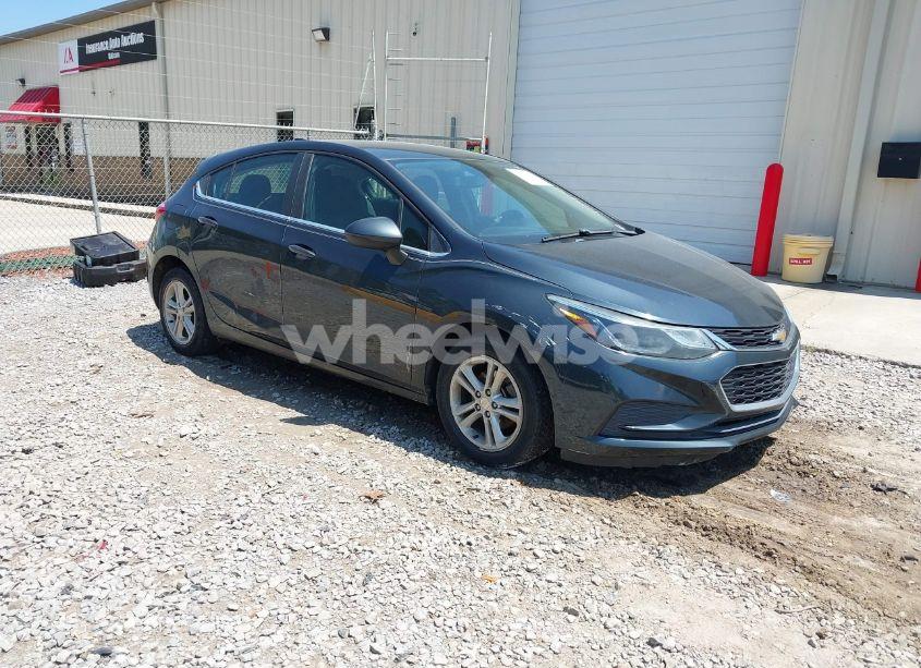 2018 Chevrolet Cruze LT AUTO (VIN 3G1BE6SM2JS613351) main photo