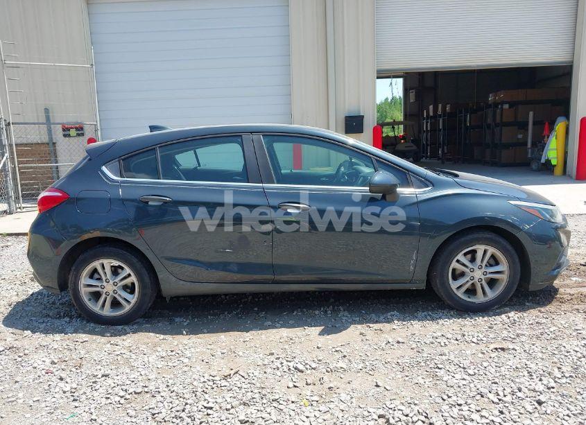 Photo 13 of 2018 Chevrolet Cruze LT AUTO (VIN 3G1BE6SM2JS613351)