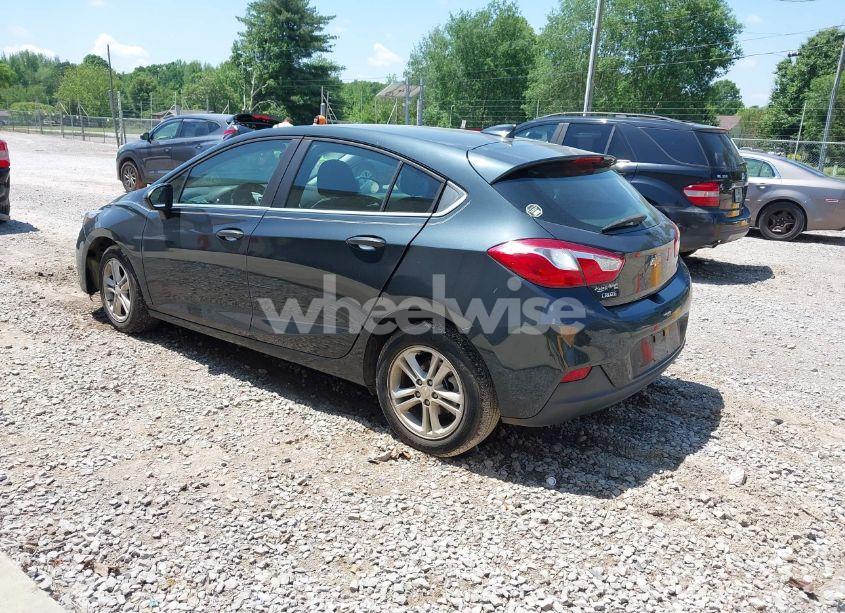 Photo 3 of 2018 Chevrolet Cruze LT AUTO (VIN 3G1BE6SM2JS613351)