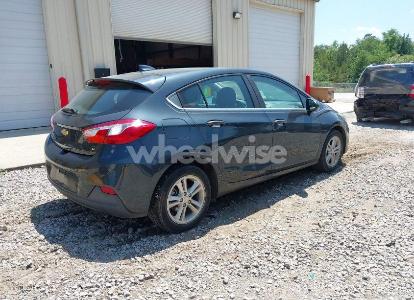 Photo 4 of 2018 Chevrolet Cruze LT AUTO (VIN 3G1BE6SM2JS613351)