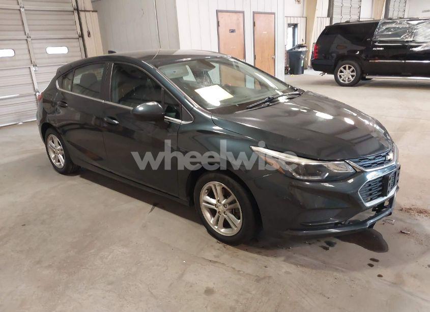 2018 Chevrolet Cruze LT AUTO (VIN 3G1BE6SM2JS621837) main photo