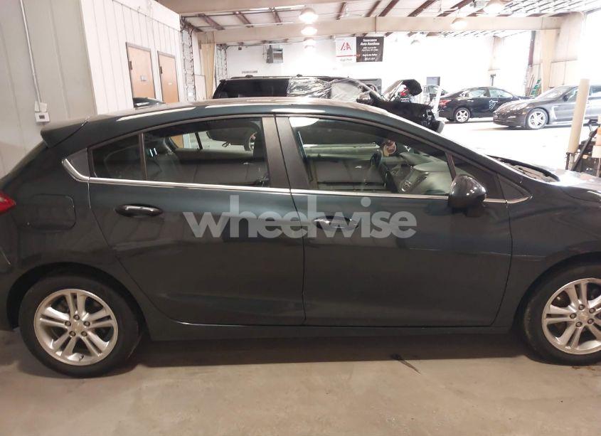Photo 13 of 2018 Chevrolet Cruze LT AUTO (VIN 3G1BE6SM2JS621837)