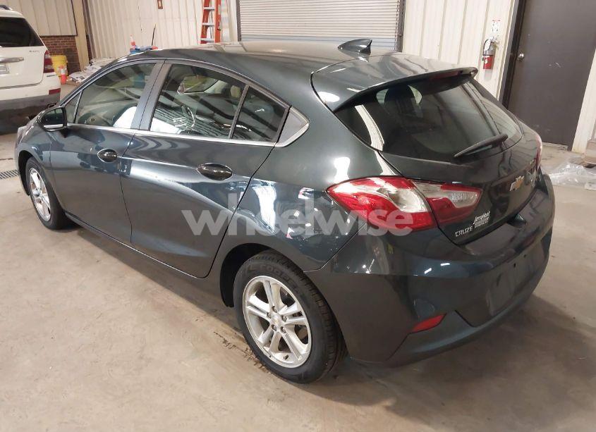 Photo 3 of 2018 Chevrolet Cruze LT AUTO (VIN 3G1BE6SM2JS621837)