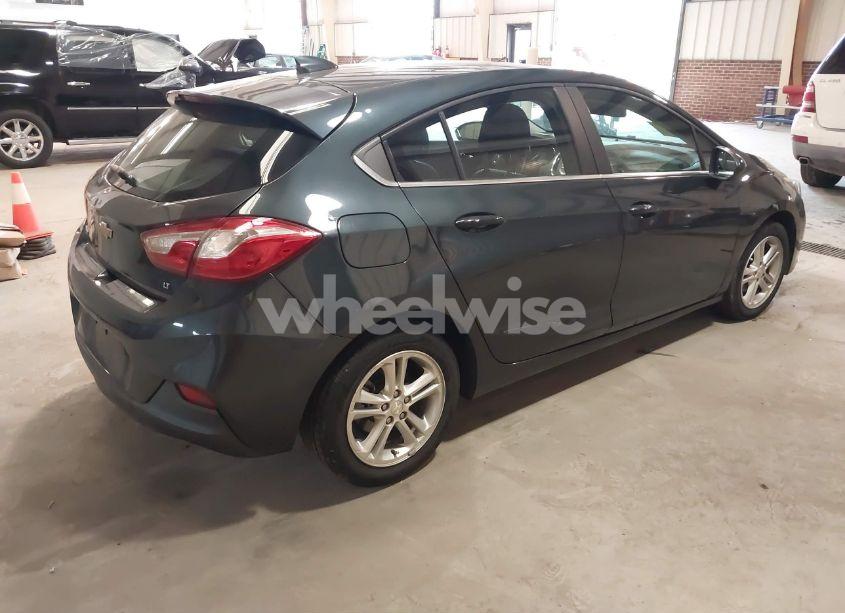 Photo 4 of 2018 Chevrolet Cruze LT AUTO (VIN 3G1BE6SM2JS621837)