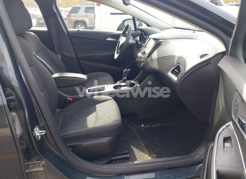 Photo 5 of 2017 Chevrolet Cruze LT AUTO (VIN 3G1BE6SM3HS611053)