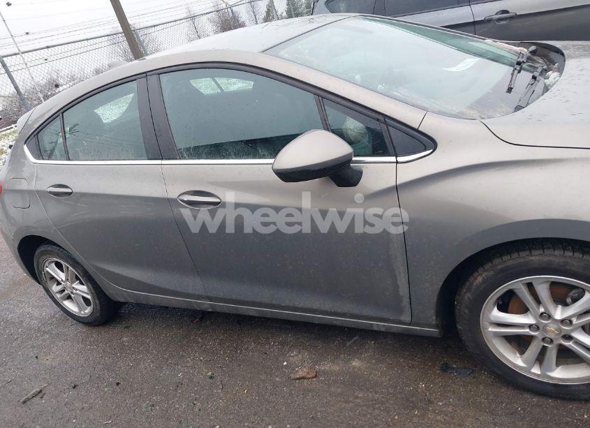 Photo 13 of 2018 Chevrolet Cruze LT AUTO (VIN 3G1BE6SM3JS522931)